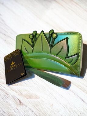 Loungefly The Princess And The Frog Tiana  Shiny  Iridescent Cosplay Wallet NWT